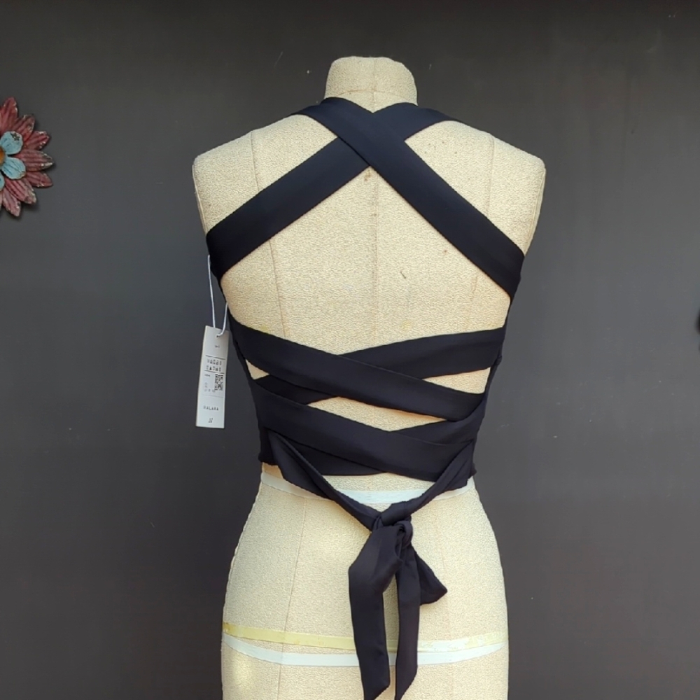 HALARA Stunning Black Wrap Top